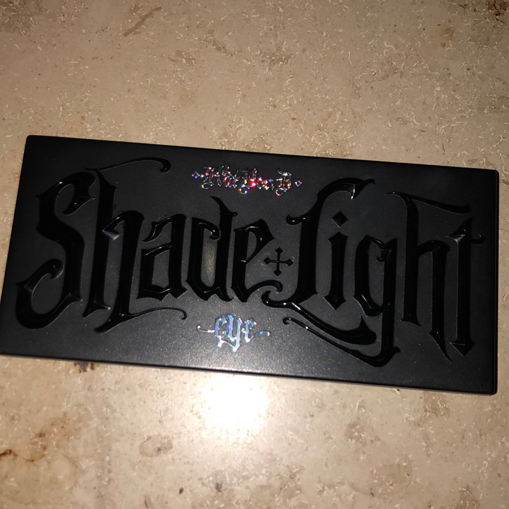 KAT VON D SHADE AND LIGHT GLIMMER EYESHADOW